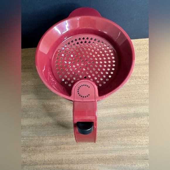 NIB Curtis Stone Gravy and Fat Separator Thumb Trigger Valve Release in Red - Picture 2 of 3